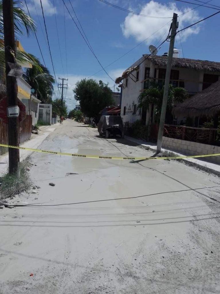 Vecinos denuncian en redes el mal estado de las calles de Holbox, Quintana  Roo | PorEsto