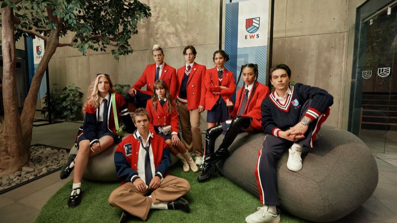 Netflix presenta elenco de la serie ‘Rebelde’ portando su nuevo uniforme