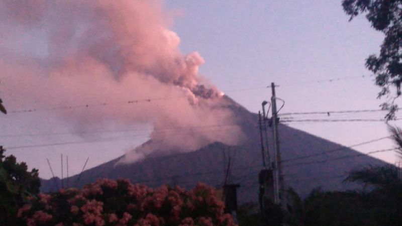 Volcán de Fuego en Guatemala entra en erupción; es el más activo en Centroamérica: VIDEO