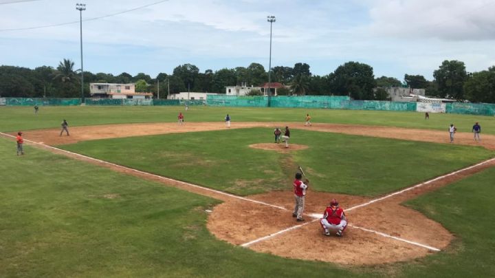 Sabancuy vs Ciudad del Carmen; veteranos juegan partido amistoso de beisbol en Campeche