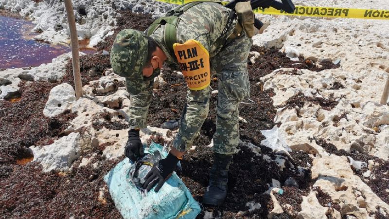 Recalan 21 paquetes de droga en playa Castillo Real en Cozumel