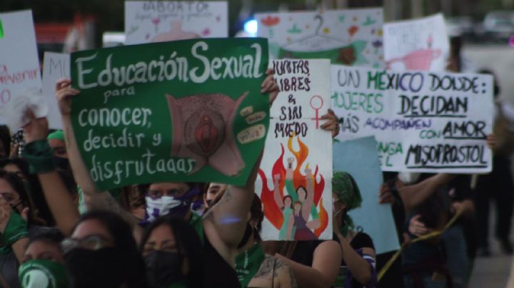 Mujeres de Cancún realizan marcha por el 28S en Malecón Tajamar
