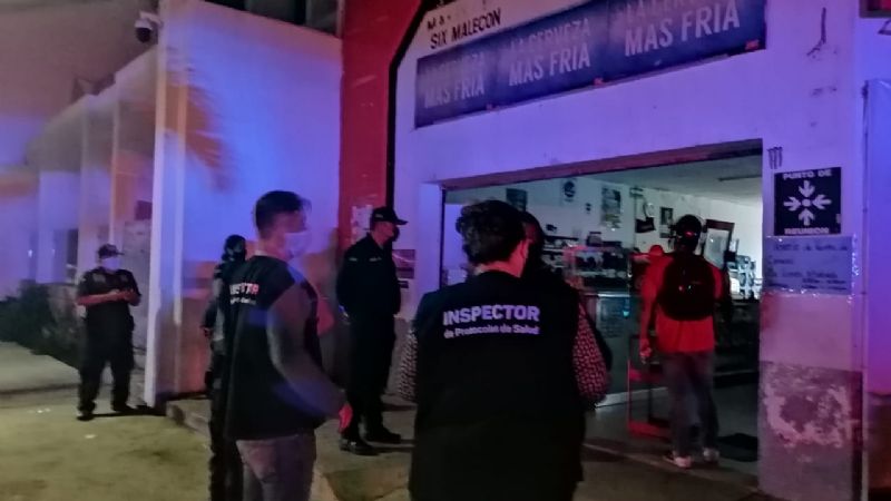 Policías cierran expendio en el malecón Progreso, Yucatán