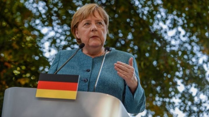 Angela Merkel felicita a Olaf Sholz por su éxito en las elecciones de Alemania