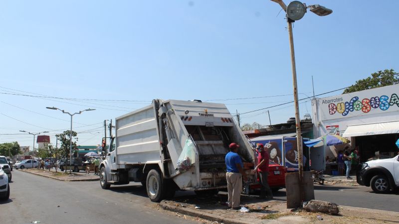 Otoniel Segovia, Alcalde de Chetumal, deja sin camiones de basura a la ciudad