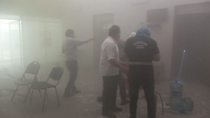 Corto circuito provoca incendio en el Hospital General de Palizada, Campeche