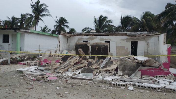 Se desploma casa veraniega en Chelem, Yucatán