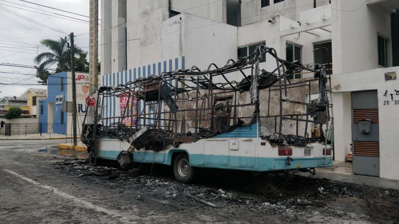 Mérida: Camper se incendia tras corto circuito en la cablería