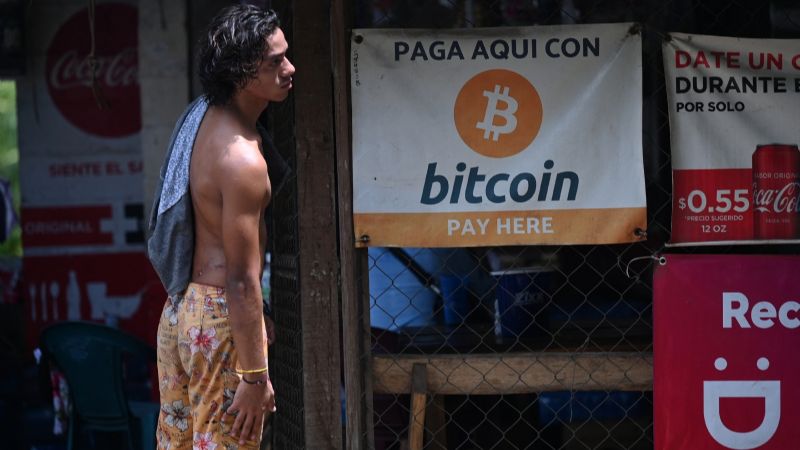 Bitcoin inicia con pérdidas en su primer día como moneda oficial de El Salvador