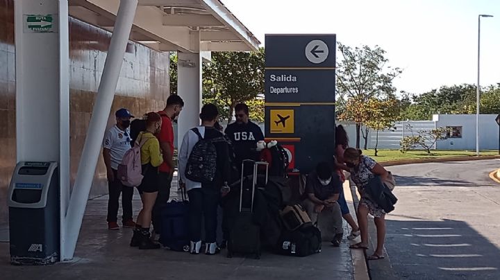Acusan a empleados de Volaris de cancelar vuelo a un familia en el aeropuerto de Campeche