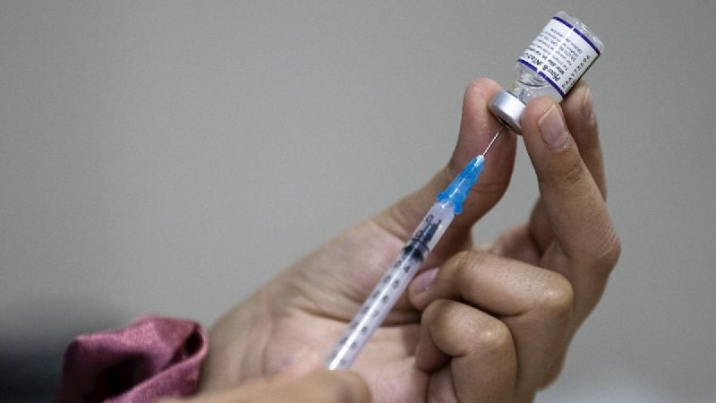 Pfizer tendrá lista nueva vacuna contra variante ómicron en marzo