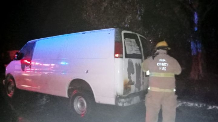 Hallan camioneta incendiada en la colonia Proterritorio en Chetumal