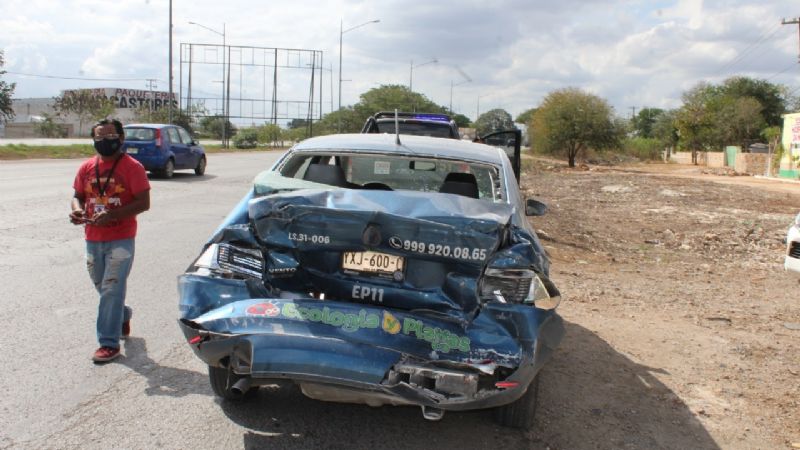 Carambola entre 5 autos en el anillo periférico de Mérida deja varios daños