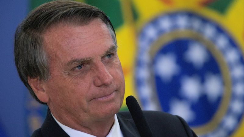Bolsonaro da la bienvenida a la variante ómicron a Brasil; "podría señalar el final de la pandemia"