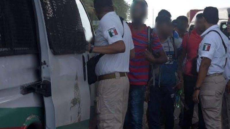 Detienen a 7 migrantes nicaragüenses abordo de un camión saliendo de Ciudad del Carmen