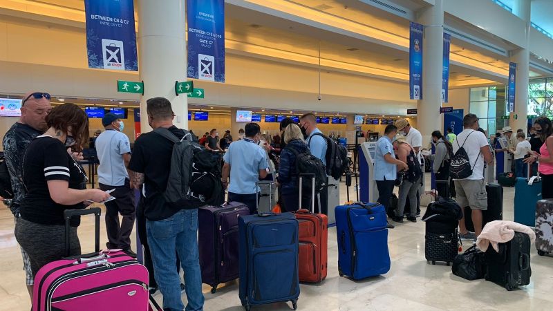 Aumento de impuesto a visitantes causa molestia entre pasajeros del aeropuerto de Cancún: EN VIVO
