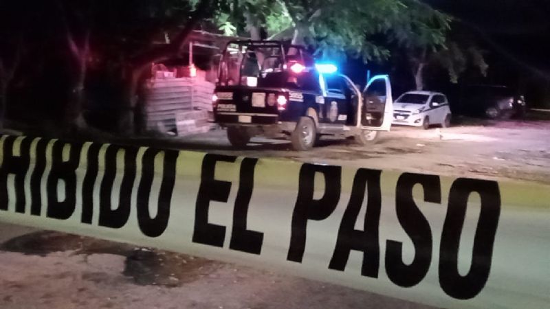 Conductor abandona taxi baleado en la Región 94 de Cancún