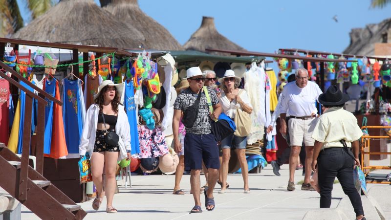 Denuncian a turistas por no utilizar el cubrebocas en Progreso