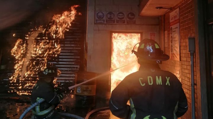 Se registra fuerte incendio en una fabrica de bicicletas en la alcaldía Azcapotzalco