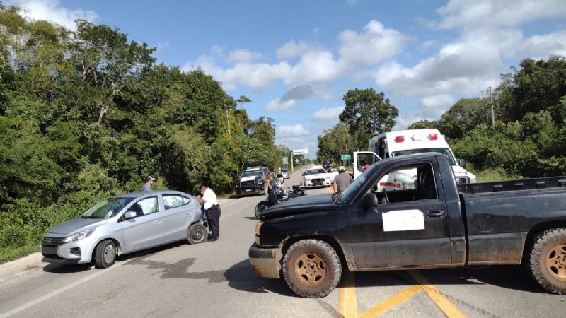 Automovilista extranjero provoca choque en Carrillo Puerto; hay una mujer lesionada