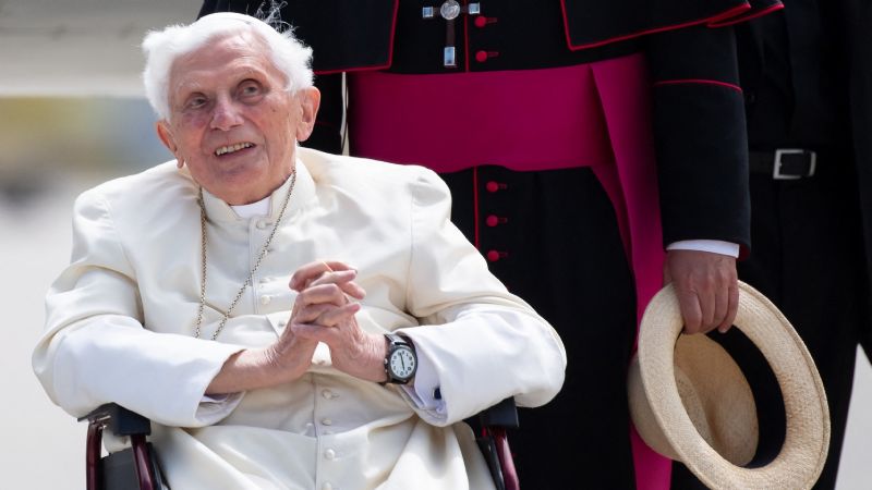 Acusan al papa Benedicto XVI de inacción en casos de pedofilia