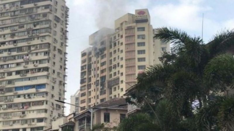 Se incendia edificio en Bombay; hay al menos siete muertos y 16 heridos