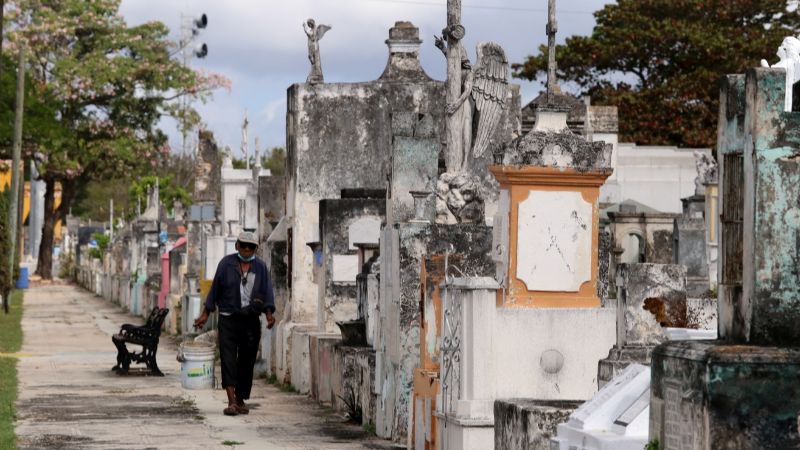 Ayuntamiento de Mérida 'deja morir' a cementerio declarado Patrimonio Cultural