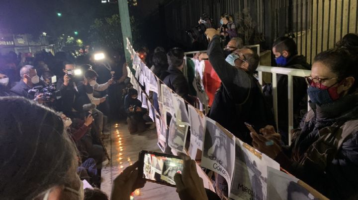 Comunicadores exigen justicia a las afueras de la Segob por los asesinatos a periodistas