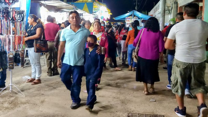 Pobladores de Peto asisten a los festejos de la Virgen de la Estrella sin cubrebocas