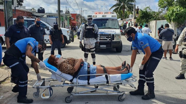 Elementos de la Marina atropellan a dos mujeres que conducían una moto en Cozumel