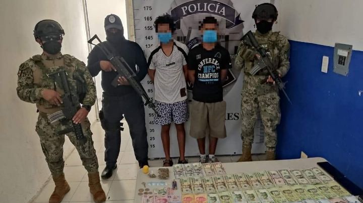 Autoridades detienen a dos hombres por posesión de diferentes drogas en Isla Mujeres