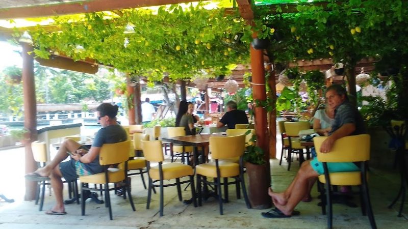 Restauranteros de Playa del Carmen temen retroceso del semáforo ante aumento de contagios de COVID