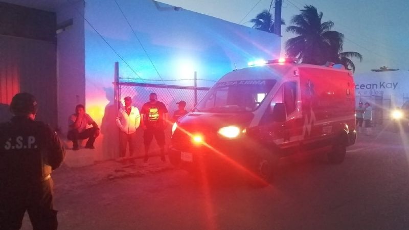 Hombre se desploma en las calles de Progreso; lo llevan de emergencia al hospital