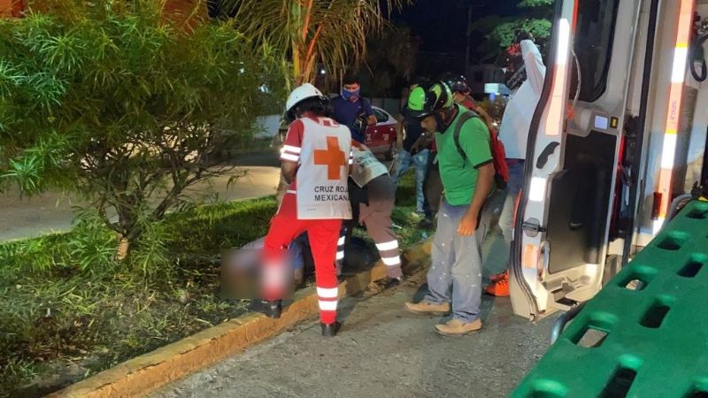 Motociclista borracho derrapa y se golpea la cabeza en Ciudad del Carmen