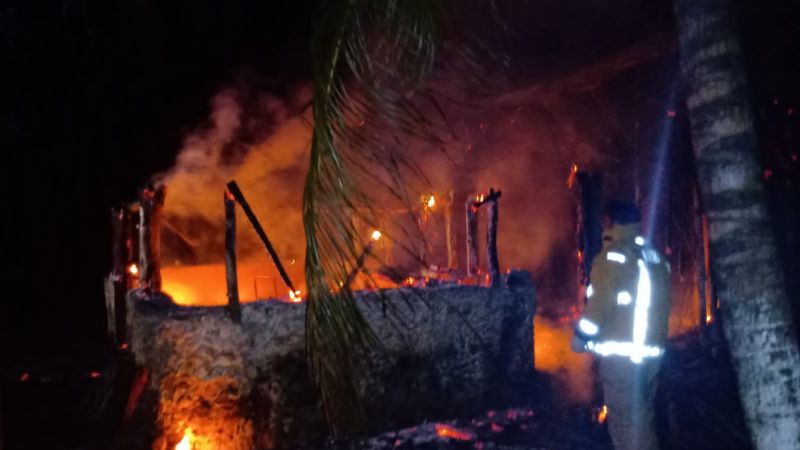 Incendio consume dos casas en la comunidad de X-Hazil Sur, Q.Roo
