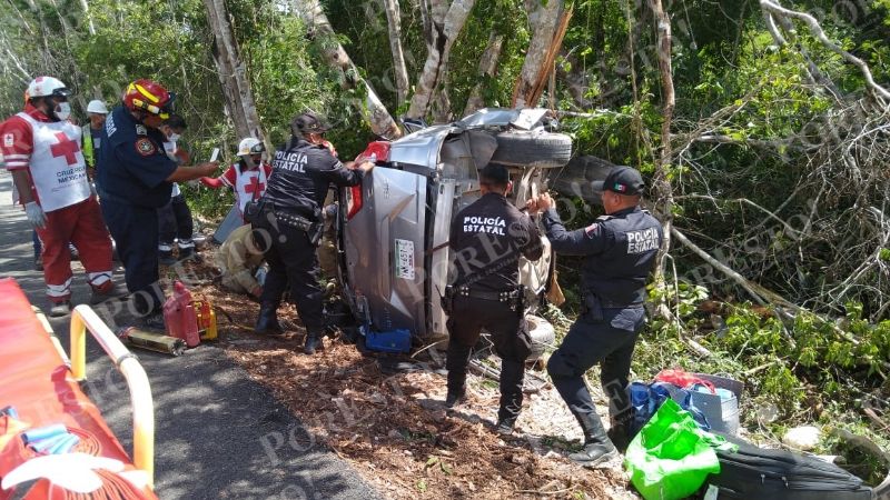 Familia se accidenta en la carretera Mérida-Cancún; hay dos muertos y niños heridos