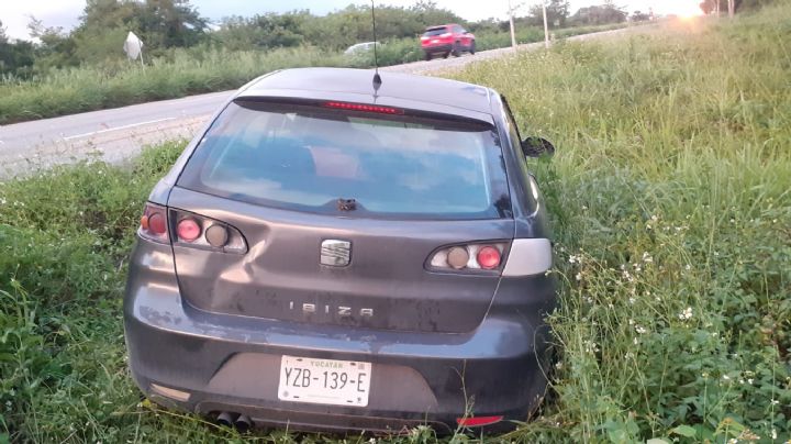 Ebrio pierde el control de su vehículo y termina fuera de la carretera Motul-Mérida