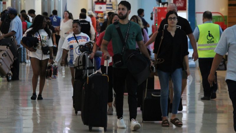 Cancilleres de México y Colombia atenderán problemática turística en Cancún