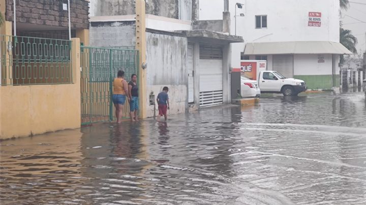 Desalojan a 600 personas ante las inundaciones en Ciudad del Carmen