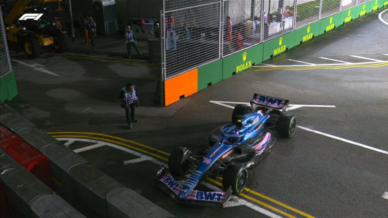 Fernando Alonso queda fuera del GP de Singapur; Checo Pérez va por el podio