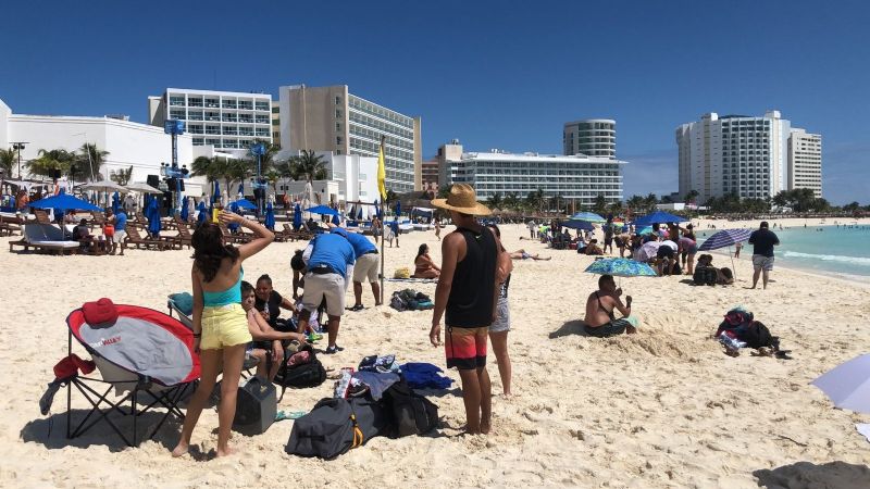 Cerca de 800 bañistas disfrutan del sol y la arena en Playa Gaviotas: EN VIVO