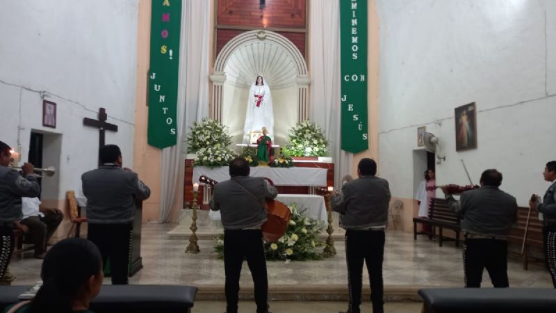 Más de mil feligreses presencian la subida del santo patrono en Huhi, Yucatán