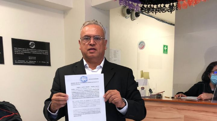 Quintana Roo: Entregan 520 firmas para evitar que Carlos Joaquín sea Embajador en Canadá