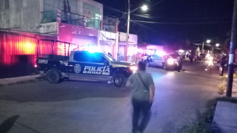 Ejecutan a hombre a tiros mientras caminaba por las calles de Cancún