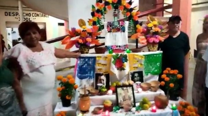 Locatarios del mercado de Playa del Carmen celebran Día de Muertos con altas ventas