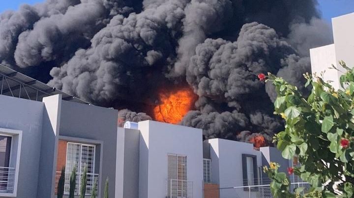 Explota una fábrica de químicos cerca de un fraccionamiento en Tlaquepaque, Jalisco