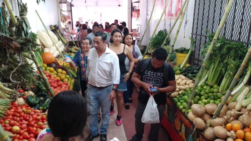 Mercado 23 de Cancún registra 'compras de pánico' previo al Día de Muertos: VIDEO
