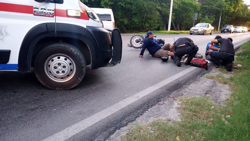 Motociclista resulta lesionado tras derrapar en la carretera Progreso-Chelem