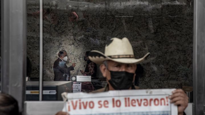 Familias de los 43 de Ayotzinapa condenan llegada de nuevo fiscal del caso