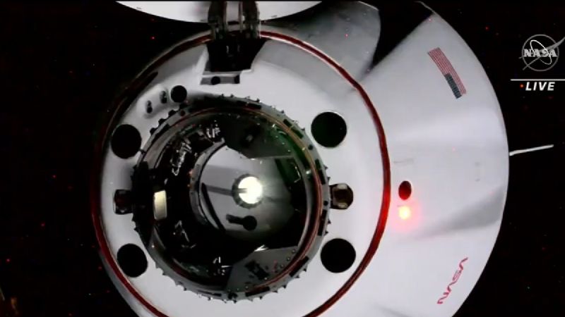 La nave Crew-5 de la NASA y SpaceX llega a la EEI y se acopla con éxito